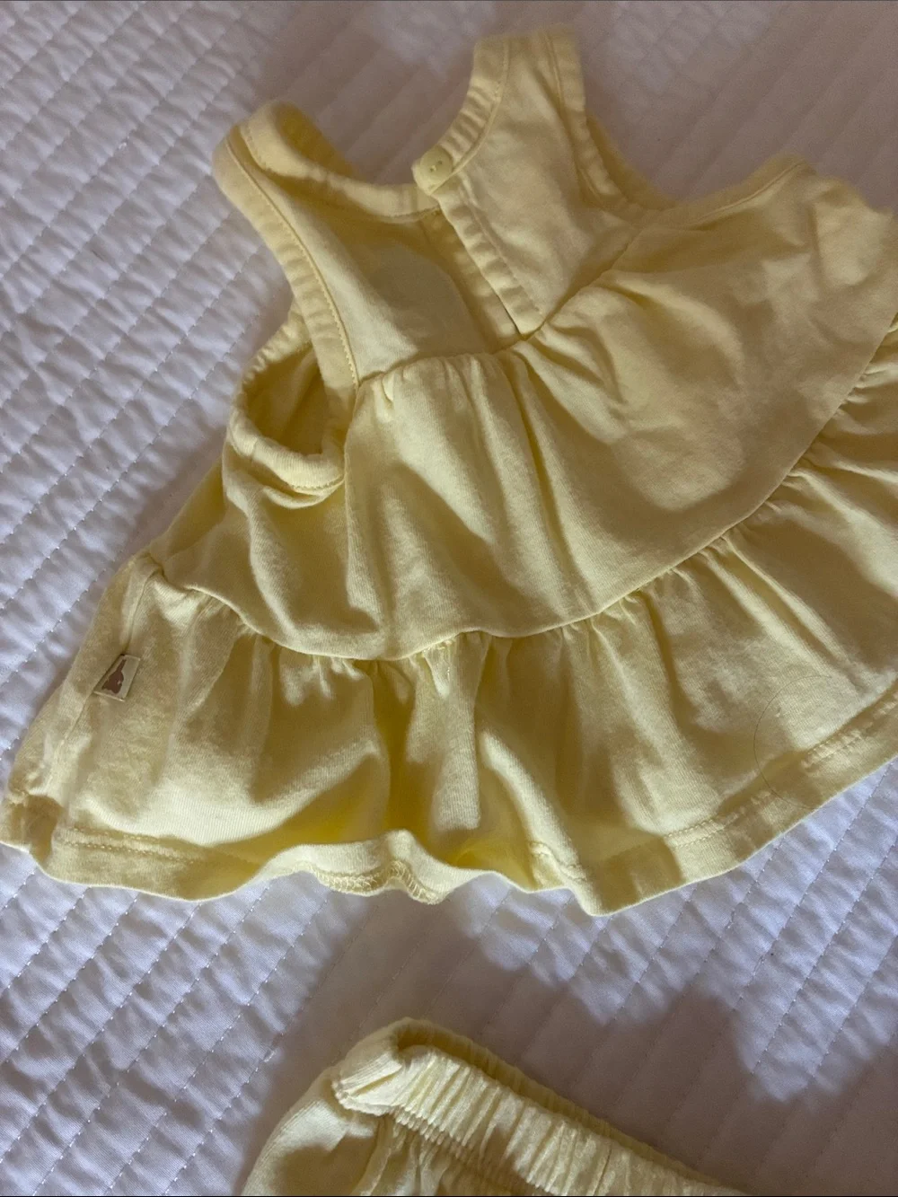GAP soft yellow